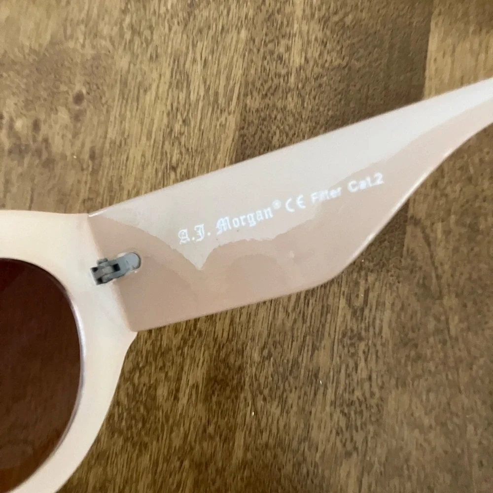 AJ Morgan Babydolls Heavy Framed Cat Eye Sunglasses New